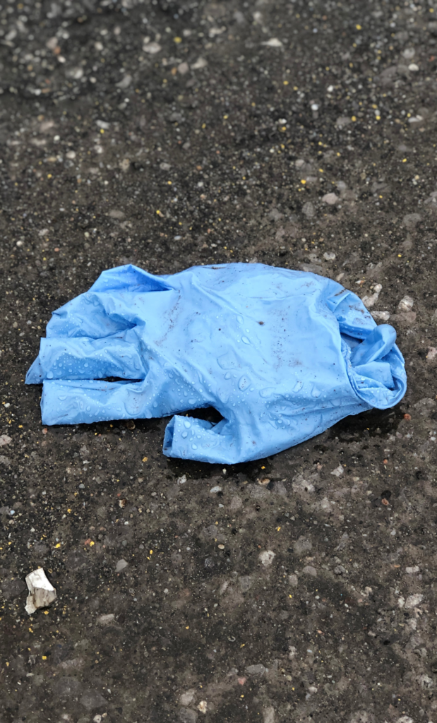 Käytetty nitriilikäsine